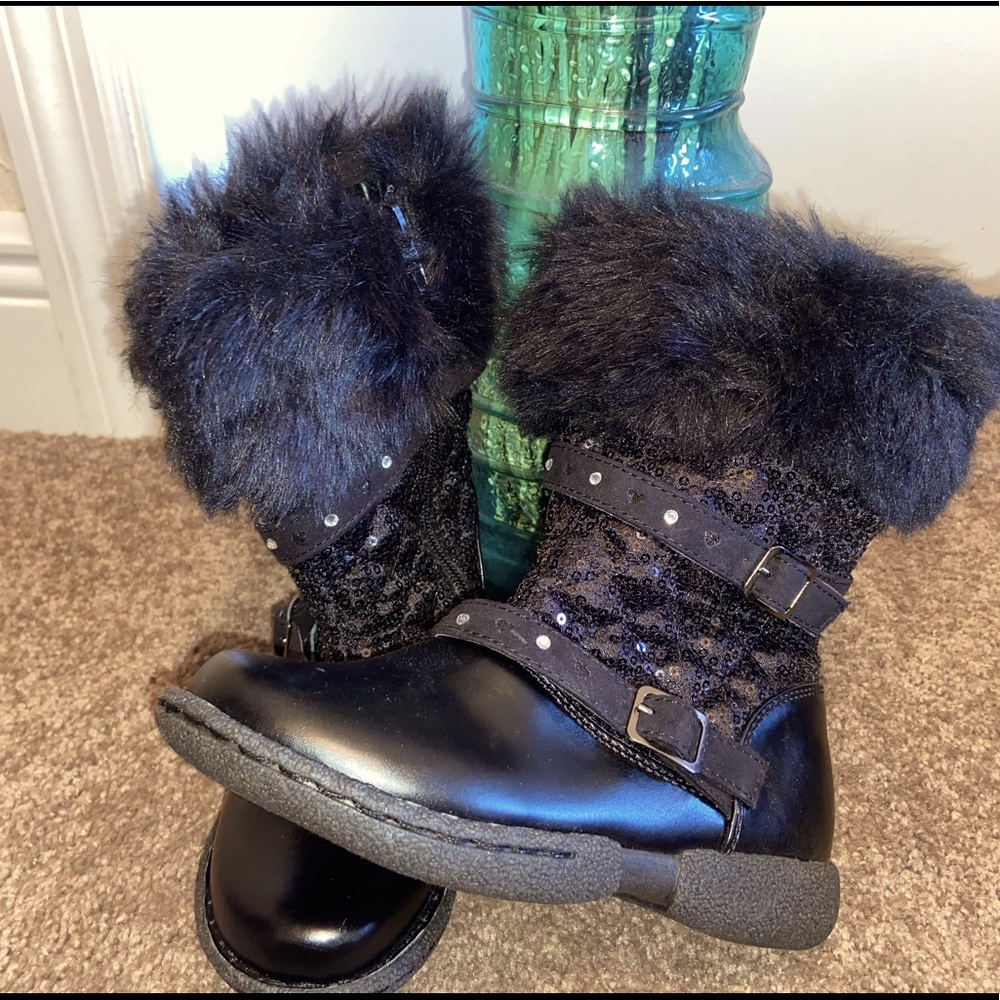Girls black boots